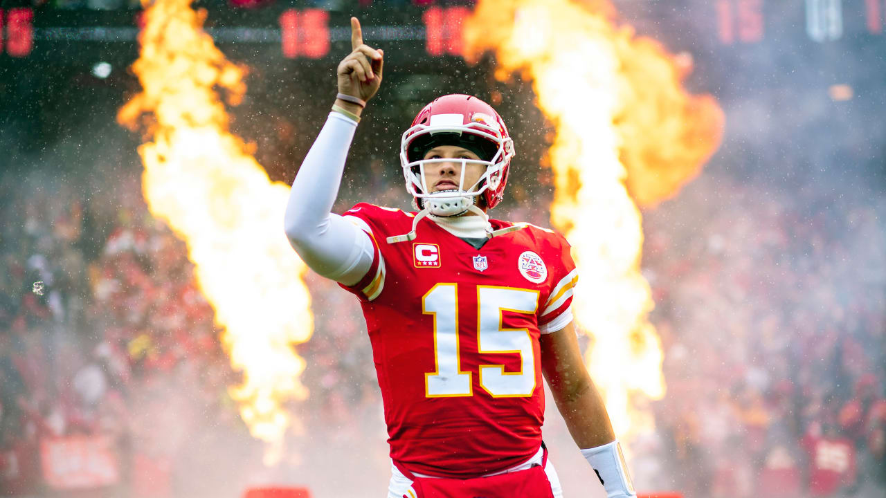 Mahomes y Chiefs reestructuran su contrato; ganara 210,6 millones en cuatro  años, según fuente AP